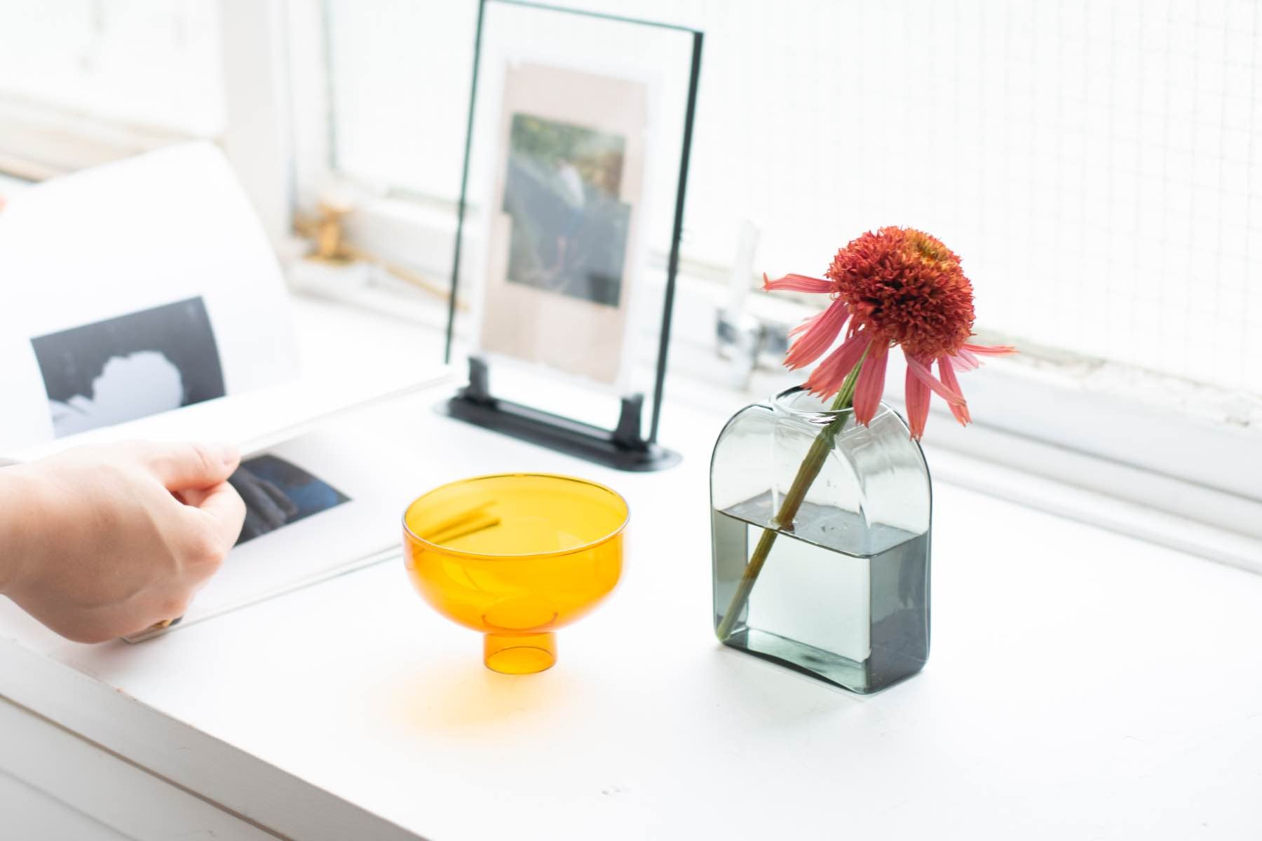 TWO TONE VASE – Orné de Feuilles